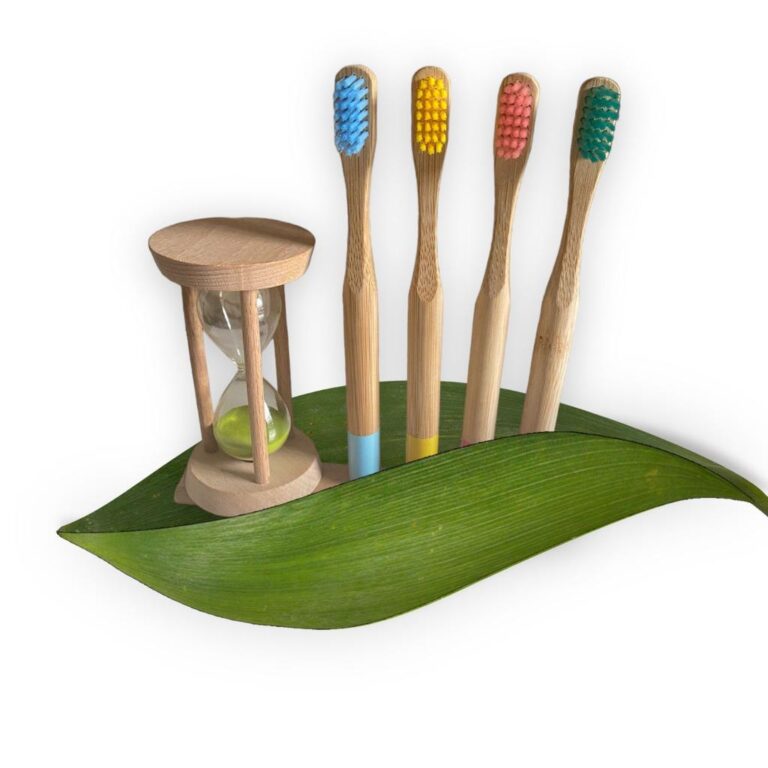 pack eco responsable, 4 brosses à dents en bambou + sablier en bois