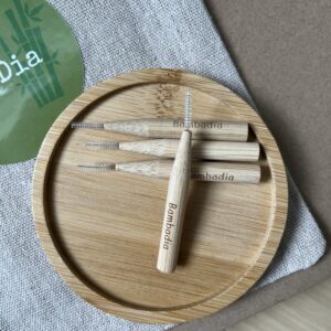 brossettes interdentaires bambou, brossettes écologiques, hygiène dentaire zéro déchet, alternative écologique fil dentaire, nettoyant interdentaire naturel, soin des gencives, accessoires bucco-dentaires Bambadia.