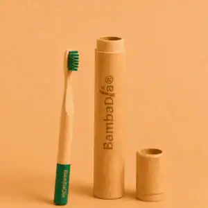 Pack étui pour brosse à dent + 1 brosse à dent au choix