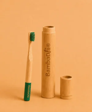 Pack étui pour brosse à dent + 1 brosse à dent au choix